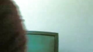 রান্নাঘর এবং তার xxx চুদা চুদি মধ্যে তার দীর্ঘ পা.