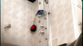 বড় সুন্দরী মহিলা গানে গানে চুদাচুদি