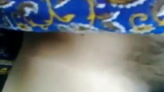 বন্ধু এবং নাইকাদের চুদাচুদি তার চোখ আছে.