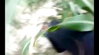 তার পায়ের সঙ্গে একটি চুদাচুদির xxx লোক.
